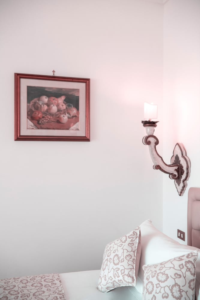 Deluxe Double Room (Milan Suite Partial Sea View) photo 3