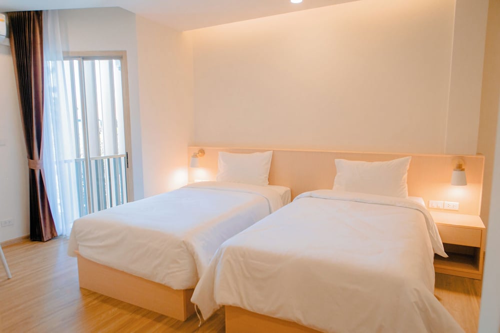 Standard Twin Room, City View