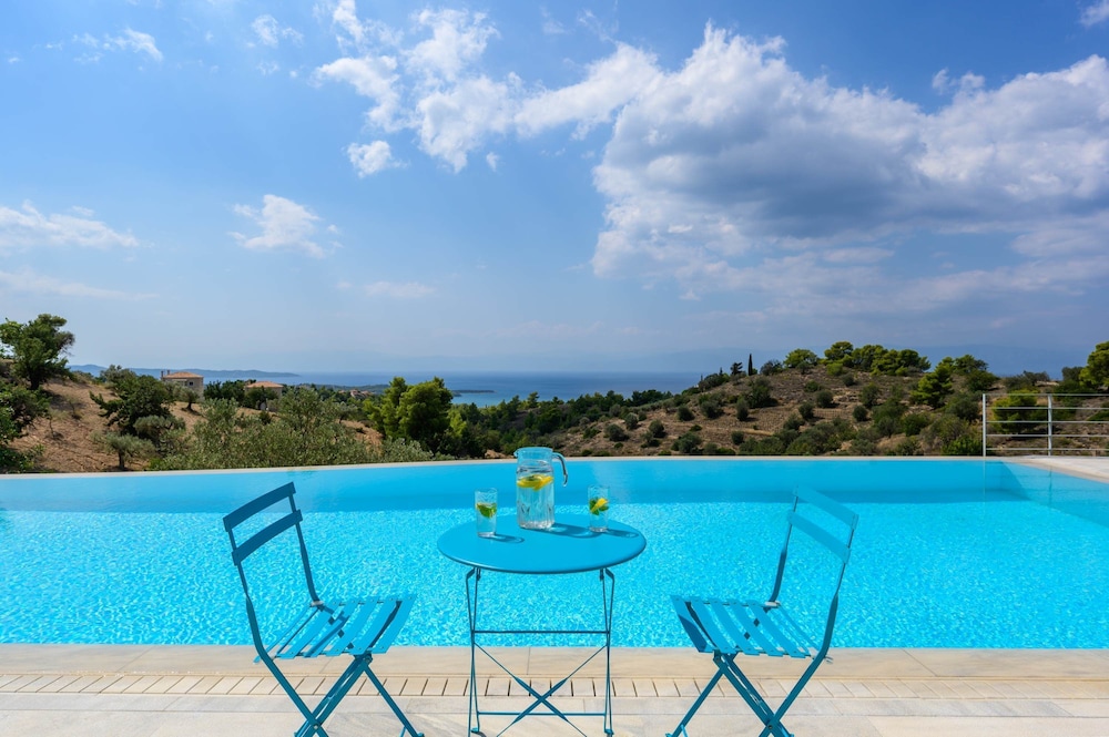 Villa photo 2