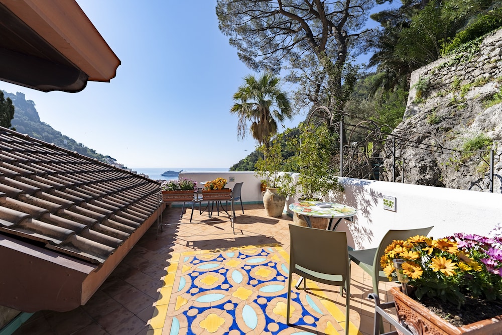 Double Room with Attic, Sea View and External Terrace thumbnail 6