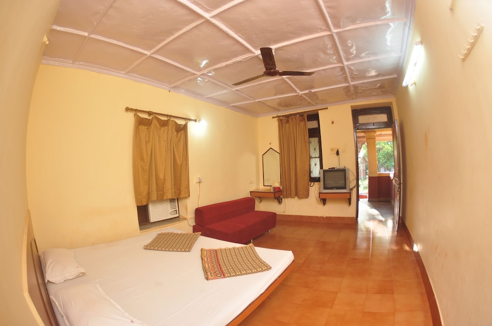 Basic Room, 1 Double Bed