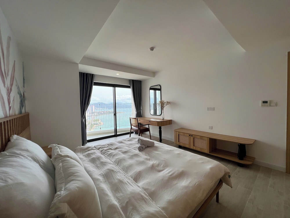 Panoramic Apartment, Balcony, Beach View