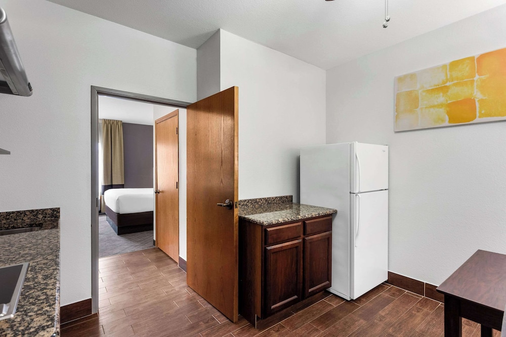 Efficiency, Suite, 2 Queen Beds, Non Smoking - Photo 2