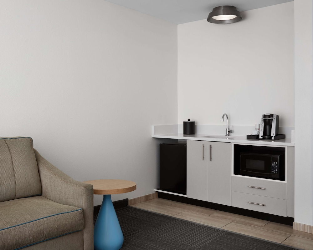 Suite, 2 Queen Beds, Accessible - Photo 4