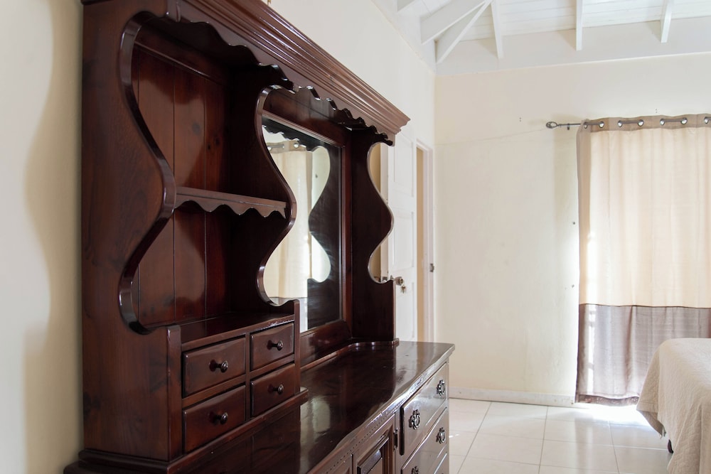 Family House, 5 Bedrooms, Partial Sea View photo 3