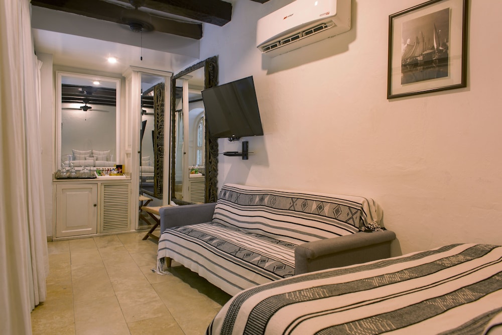 Luxury Suite, Multiple Beds photo 2