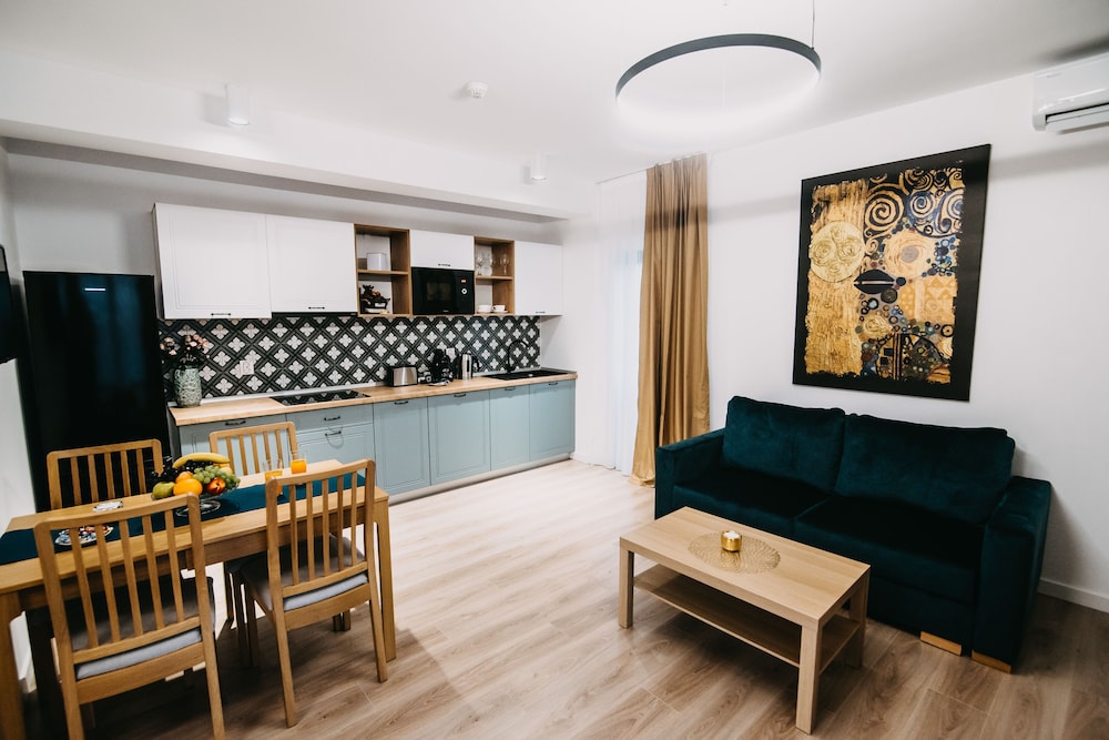 Deluxe Apartment, 1 Queen Bed, Terrace, City View