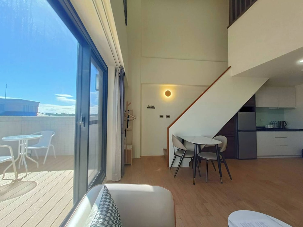 Quadruple Room, Mezzanine