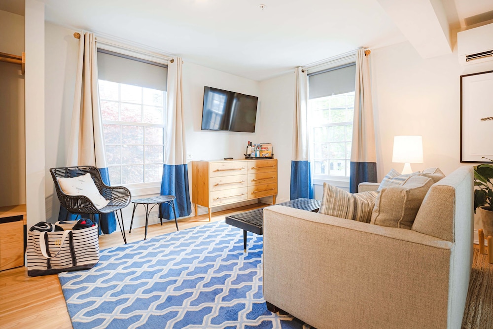 Deluxe Apartment, 1 King Bed With Sofa Bed, Kitchen, City View photo 1