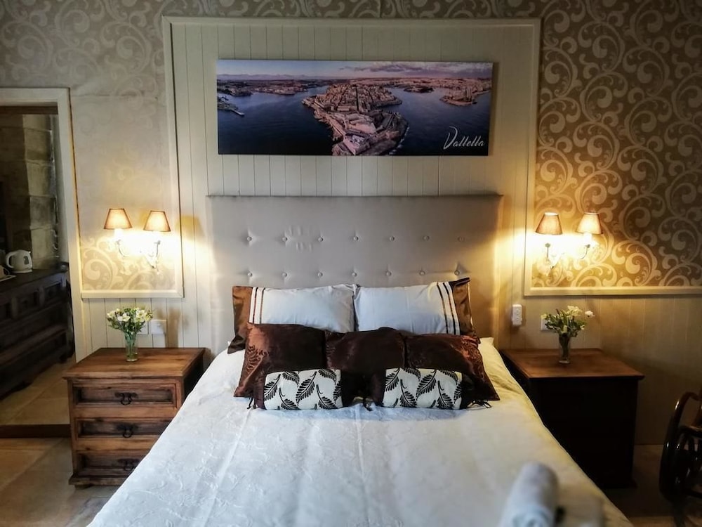 Superior Double Room, 1 Queen Bed (Valletta) photo 1