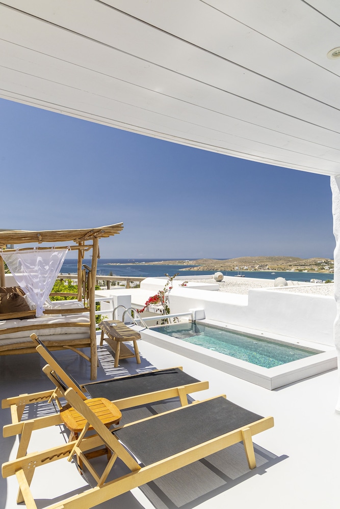 Premium Suite - Photo 16
