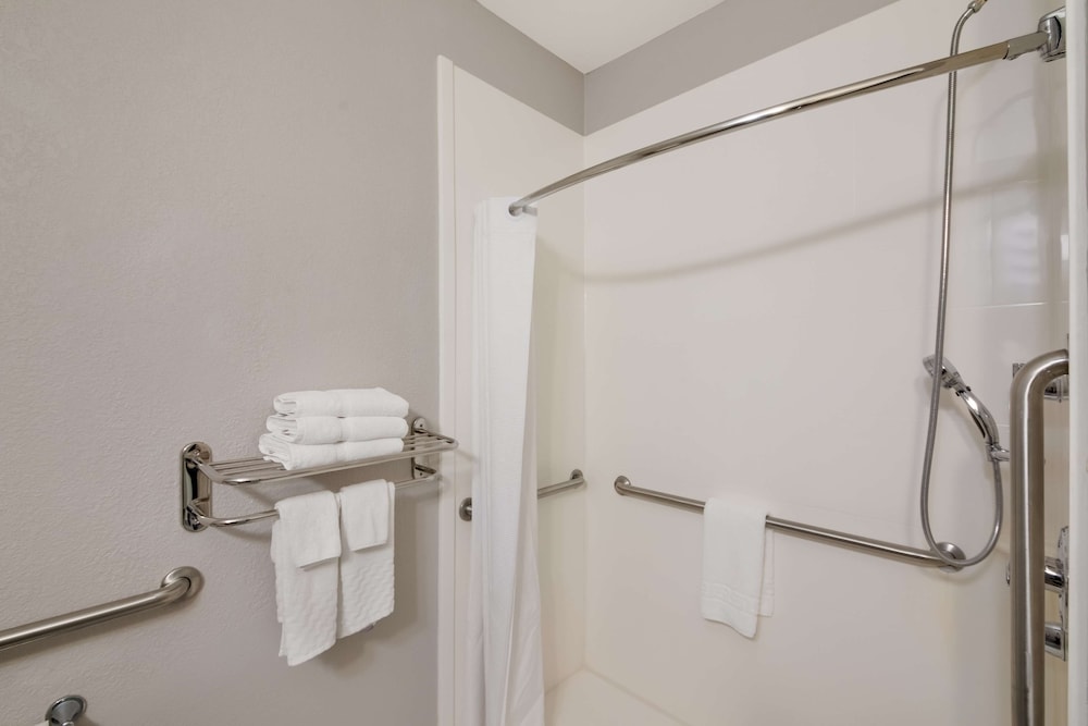 Standard Room, 2 Queen Beds, Accessible, Non Smoking (Walk-in Shower;with Sofabed) - Photo 5