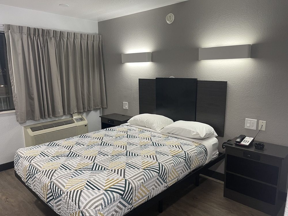 Standard Room, 1 Double Bed, Accessible, Smoking photo 3