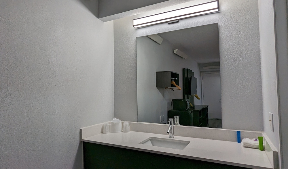 Standard Room, 2 Double Beds, Non Smoking - Photo 5
