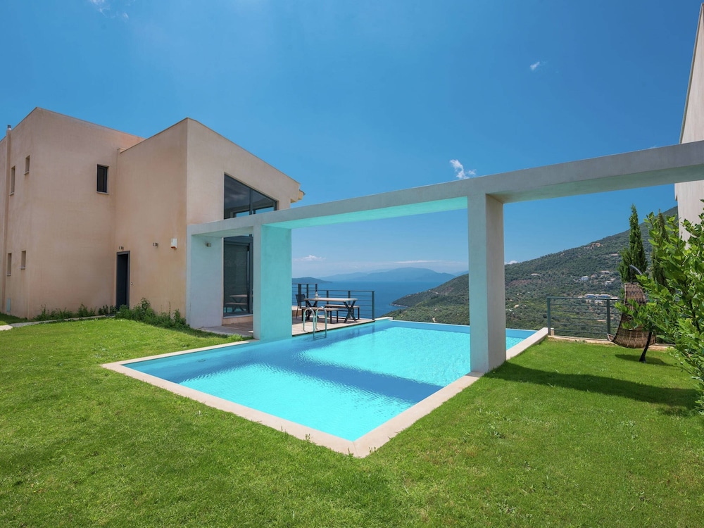 Villa photo 1