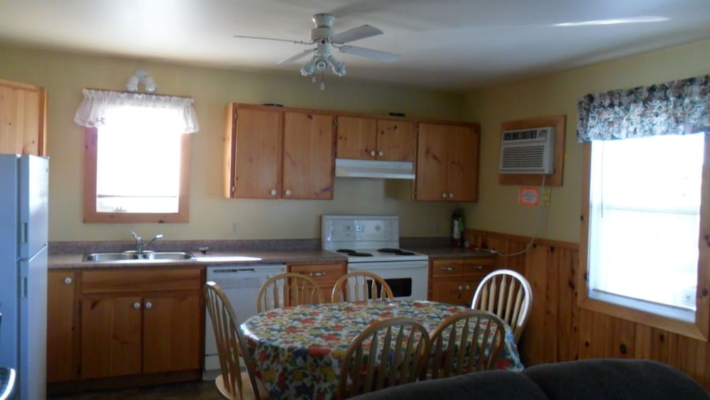Cottage, 3 Bedrooms, 2 Bathrooms (1E) photo 1