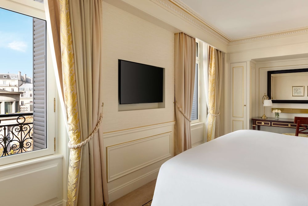 Junior Suite, 1 King Bed thumbnail 5
