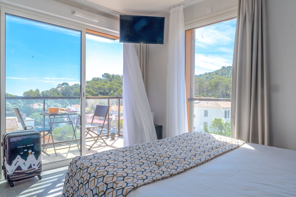 Superior Double Room, Balcony - Photo 5
