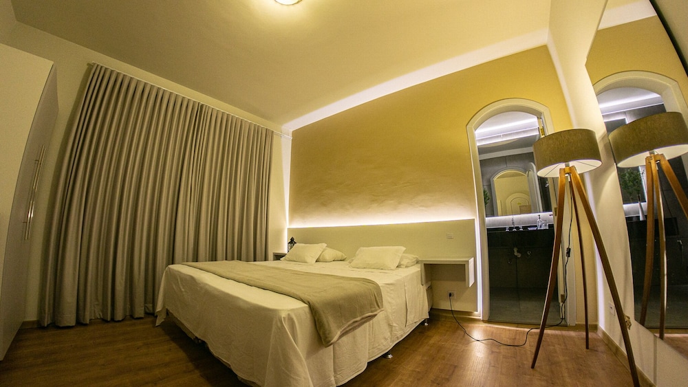 Deluxe Double Room, 1 King Bed photo 3