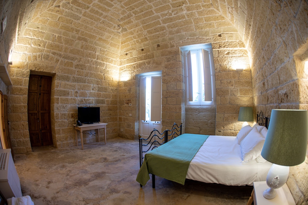 Suite - Photo 3