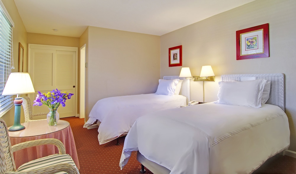 Economy Room, 2 Twin Beds (Non Pet-Friendly) photo 1