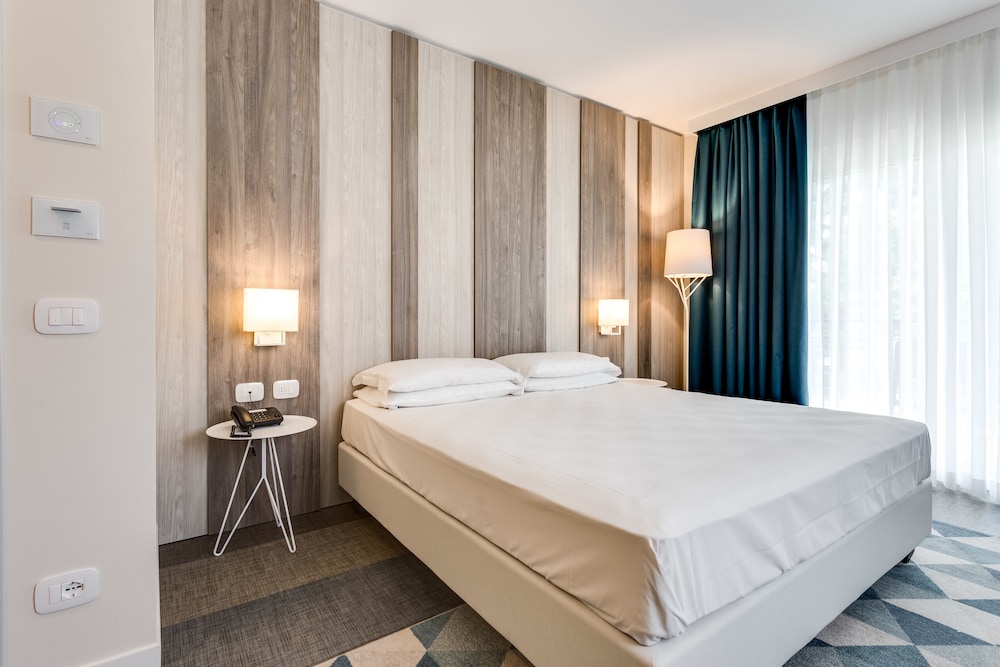 Deluxe Studio Suite, Balcony, Lakeside photo 1