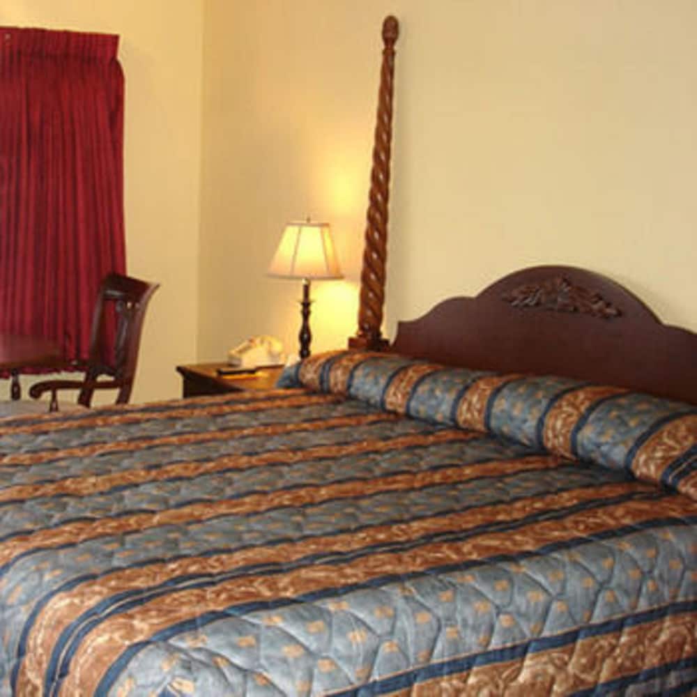 Suite, 1 King Bed, Non Smoking photo 1