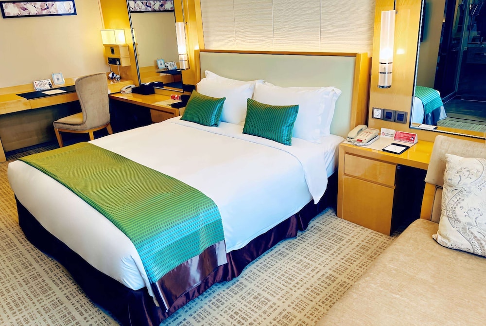 Business Room, 1 King Bed, Smoking photo 1