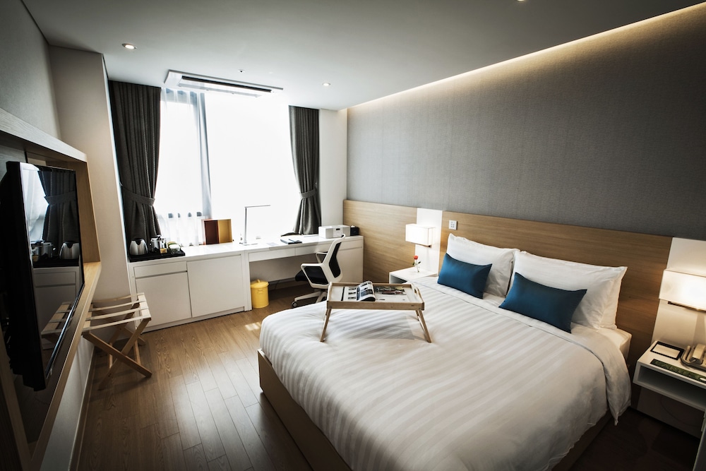 Superior Room, 1 Queen Bed photo 2