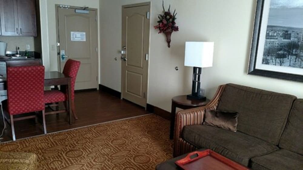 Suite, 1 King Bed - Photo 3