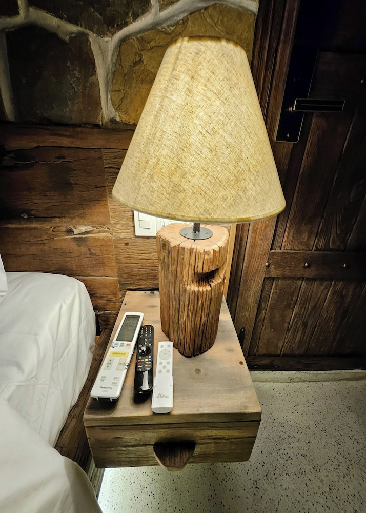 Deluxe Queen Room - Photo 10