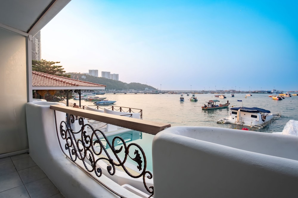 Deluxe Double Room, Ocean View - Photo 3