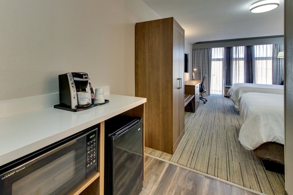 Suite, 1 King Bed with Sofa bed, Accessible (Communications, Roll-In Shower) - Photo 4
