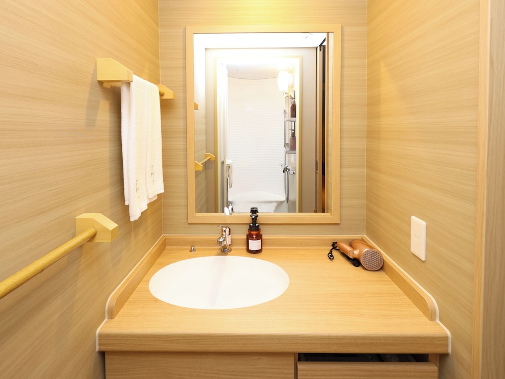 Twin Room, Non Smoking (No Room Cleaning) photo 3
