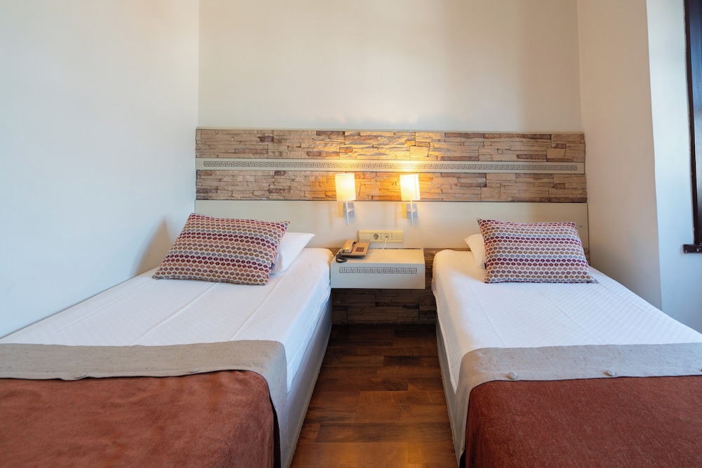 Standard Room, 1 Double or 2 Twin Beds - Photo 5