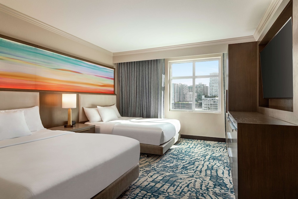 Suite, 2 Queen Beds, Accessible, Bathtub (Corner) - Photo 2