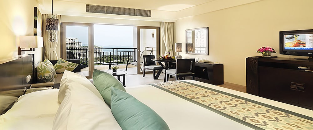 Deluxe Room, 1 King Bed, Sea View - Photo 2