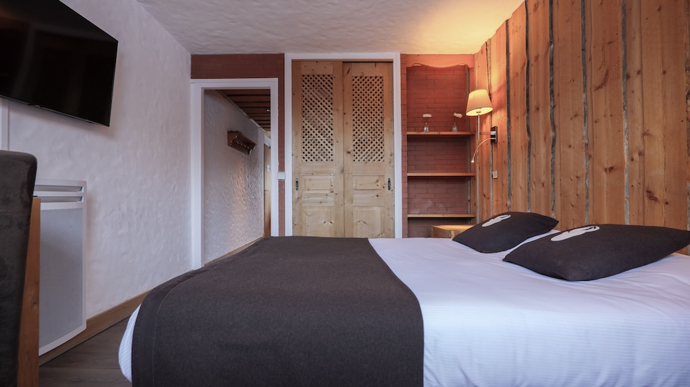 Superior Triple Room (Mont Blanc) - Photo 1