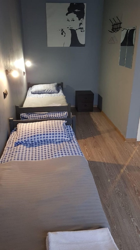 Economy Twin Room photo 3