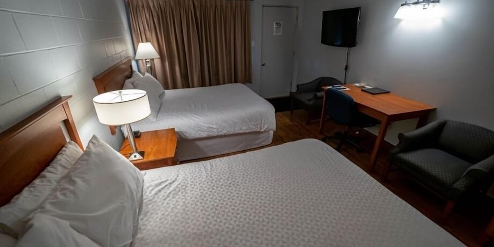Economy Room, 2 Double Beds, Accessible, Non Smoking photo 3