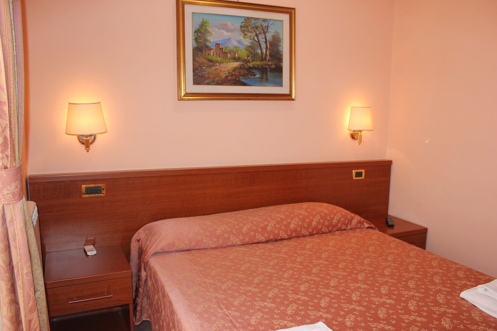 Twin Room, 1 Bedroom, Private Bathroom photo 1