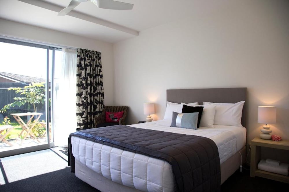 Studio Suite, Jetted Tub, Garden View photo 1