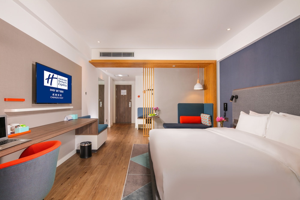 Standard Room, 1 King Bed, Accessible - Photo 2