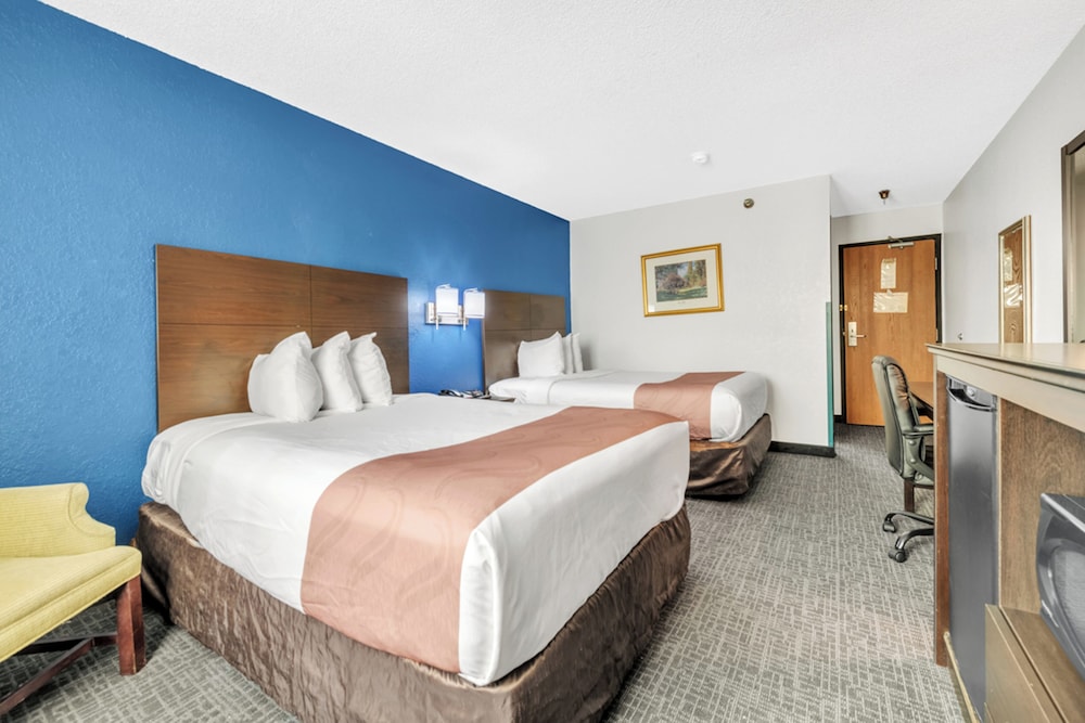 Room, 2 Double Beds photo 3