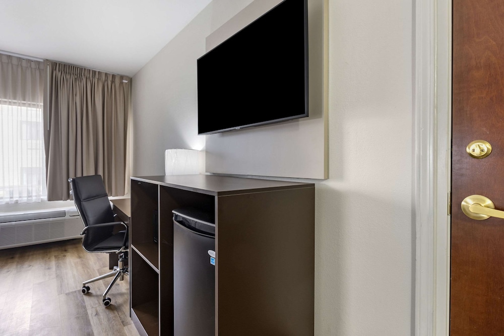 Standard Room, 2 Double Beds, Non Smoking - Photo 2