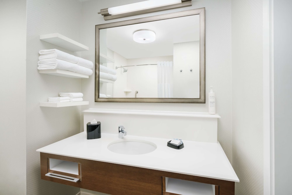 Room, 1 King Bed, Accessible, Non Smoking (Bathtub) photo 3