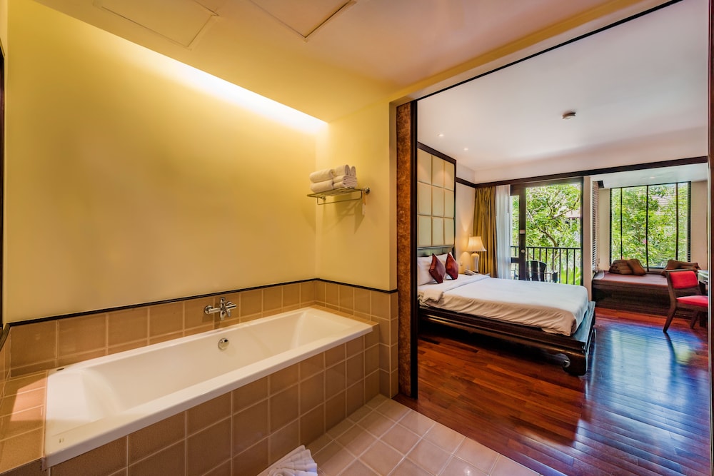 Grand Deluxe King Room - Photo 3
