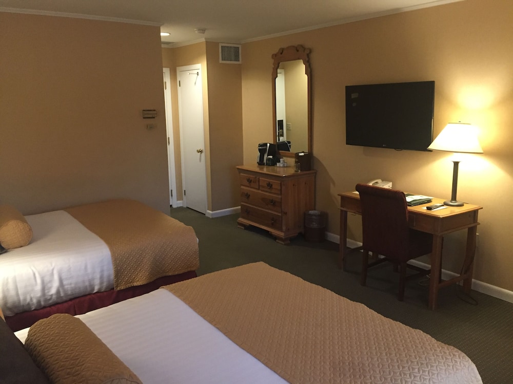 Club Double Room, 2 Double Beds (Sports Wing) - Photo 8