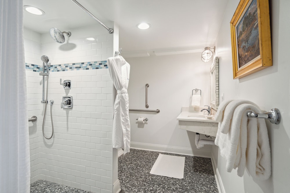 Traditional Room, 1 Queen Bed, Accessible, Ground Floor (Pet Friendly) photo 3