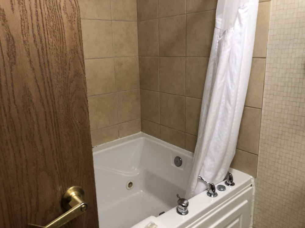 Deluxe Room, 1 King Bed, Non Smoking - Photo 4